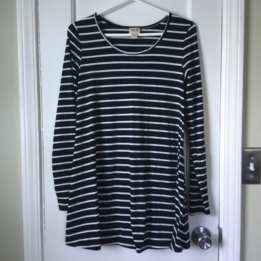 Black and white soft trapeze style shift dress